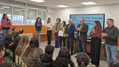 el-servicio-1-1-2-de-castilla-la-mancha-visita-el-colegio-ganador-del-concurso-de-dibujo-escolar-en-el-municipio-de-quintanar-del-rey