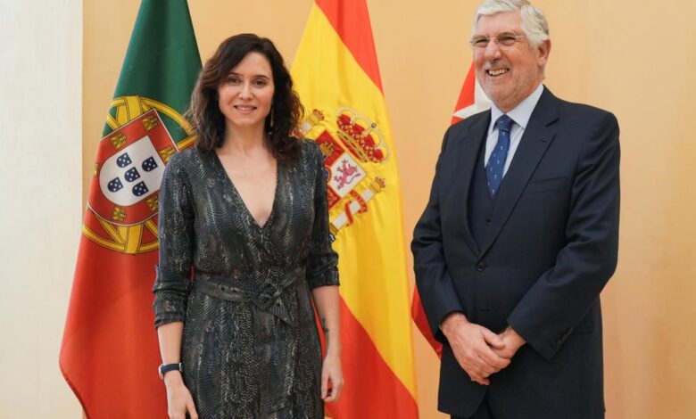 diaz-ayuso-se-reune-con-el-embajador-de-portugal-en-espana-para-reforzar-los-lazos-comerciales-y-culturales-con-el-pais-vecino