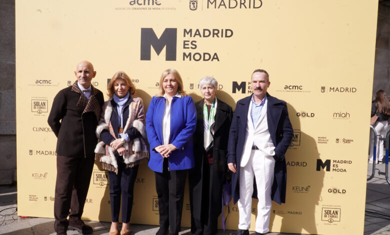 la-plaza-de-la-villa-acoge-el-gran-desfile-inaugural-de-la-semana-de-la-moda-de-madrid