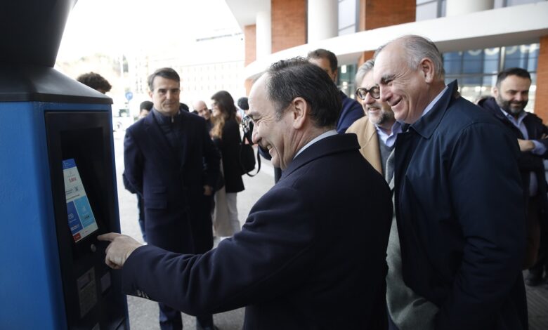 emt-madrid-pone-en-marcha-nuevos-totems-de-venta-de-billetes-en-la-linea-expres-aeropuerto