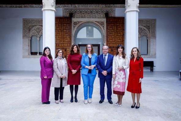 el-gobierno-de-castilla-la-mancha-y-la-asociacion-de-mujeres-en-el-sector-publico-refuerzan-las-politicas-publicas-de-igualdad-en-la-administracion-regional