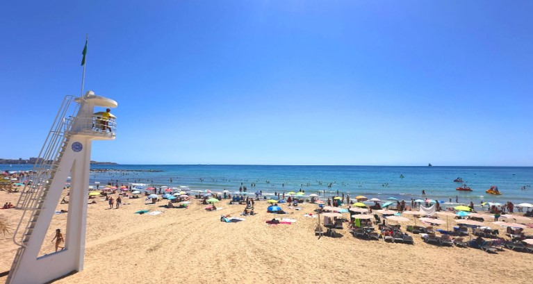 alicante-renueva-el-balizamiento-en-las-playas-con-canales-de-nado-en-san-juan-albufereta