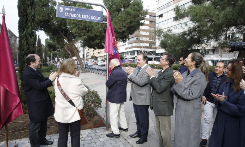 chamberi-rinde-homenaje-al-catedratico-salvador-rivas-goday-dedicandole-unos-jardines