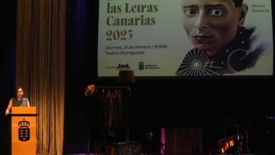 el-gobierno-de-canarias-homenajea-a-alonso-quesada-en-el-acto-del-dia-de-las-letras-canarias