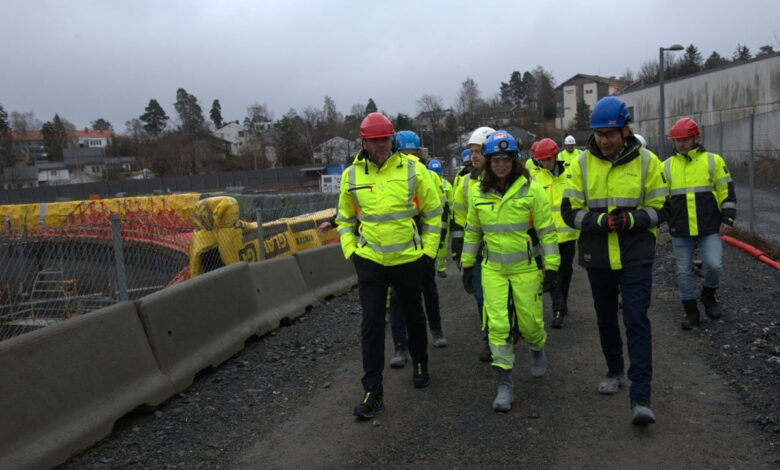 oscar-puente-visita-las-obras-de-la-estacion-de-metro-de-fornebu-en-oslo,-ejecutadas-por-la-espanola-dragados