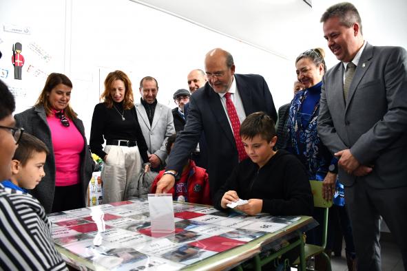 castilla-la-mancha-reparte-4.600-dispositivos-para-avanzar-en-la-digitalizacion-de-la-escuela-rural