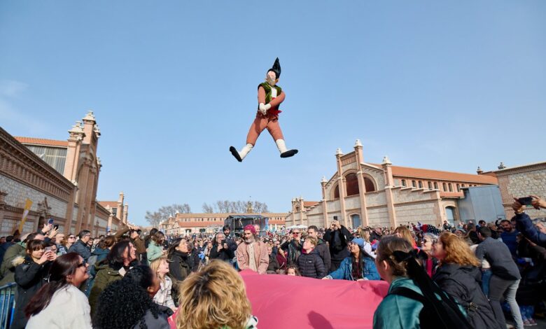 el-popular-manteo-del-pelele-y-las-murgas-y-chirigotas-protagonizan-la-programacion-del-domingo-de-carnaval