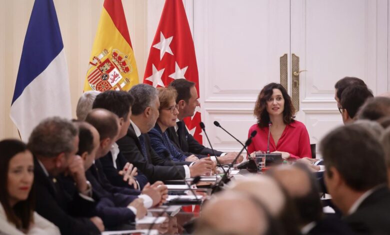 diaz-ayuso-recibe-en-la-real-casa-de-correos-a-representantes-de-la-camara-de-comercio-francoespanola-en-el-130o-aniversario-de-su-creacion