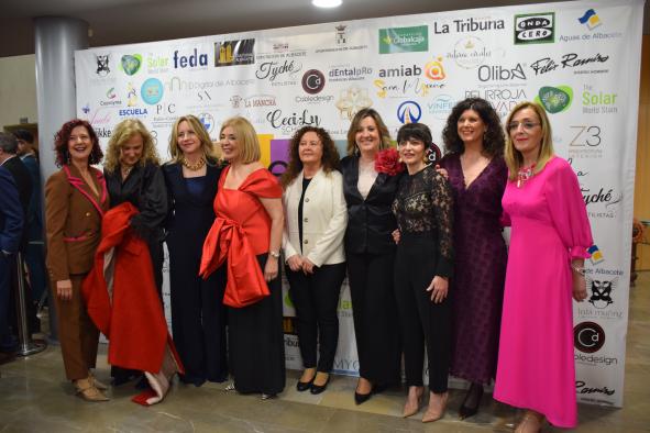 el-gobierno-regional-destaca-que-se-ha-multiplicado-por-tres-el-numero-de-mujeres-en-puestos-de-direccion-en-medianas-y-grandes-empresas