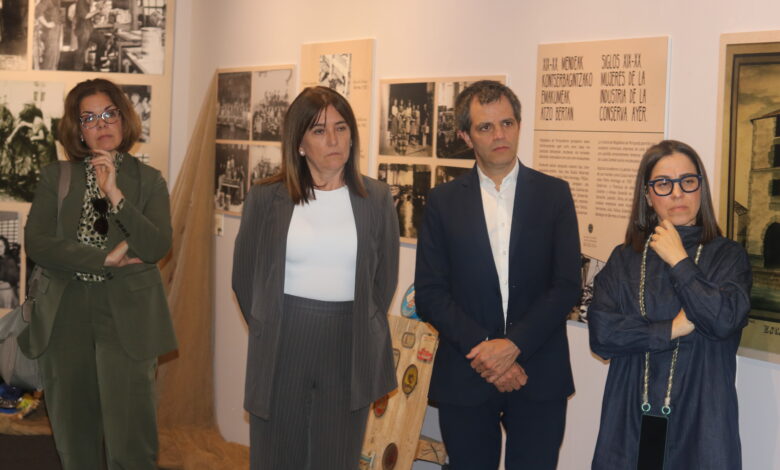 amaia-barredo-visita-la-exposicion-“de-vocacion-conservera”:-homenaje-al-trabajo-de-las-mujeres-del-litoral-vasco-desde-el-siglo-xvi