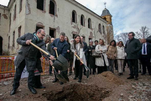 garcia-page-coloca-la-primera-piedra-de-la-nueva-residencia-de-mayores-los-olmos-de-guadalajara,-un-centro-referente-en-la-region