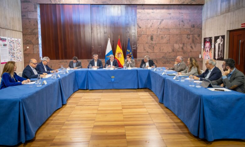 clavijo-resalta-el-respaldo-del-pacto-canario-de-la-migracion-al-decreto-ley-de-menores-            