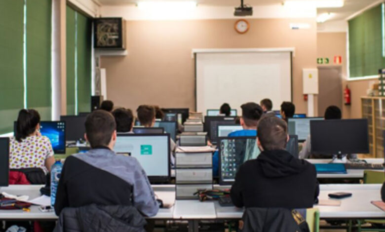 el-ministerio-de-educacion,-formacion-profesional-y-deportes-abre-el-plazo-para-solicitar-las-becas-para-el-curso-2025-2026