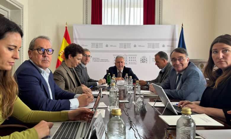 el-ministro-torres-preside-una-sesion-informativa-con-los-delegados-y-delegadas-del-gobierno