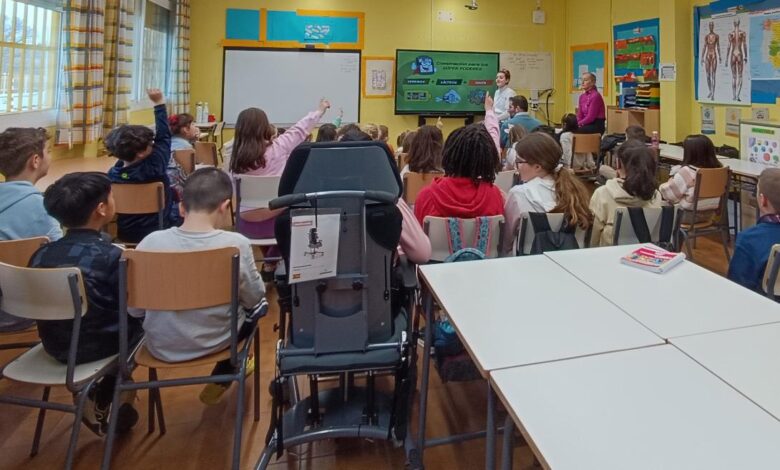 profesionales-del-consultorio-de-villamanrique-de-la-comunidad-ensenan-a-desayunar-de-forma-saludable-en-el-colegio-publico-virgen-de-arbuel