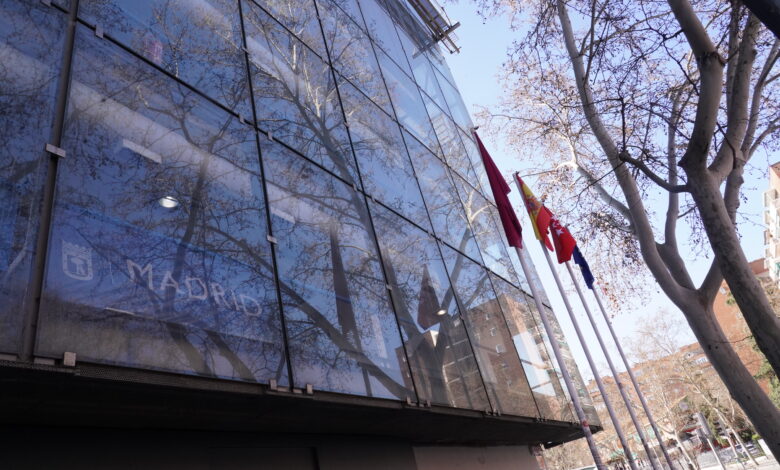 el-ayuntamiento-invierte-3,4-millones-de-euros-en-la-renovacion-de-las-piscinas-de-invierno-del-cdm-angel-nieto,-en-puente-de-vallecas