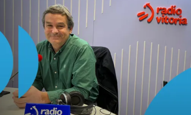el-director-de-acogida-e-integracion-de-las-personas-inmigrantes,-ignacio-farina-concede-una-entrevista-a-radio-vitoria