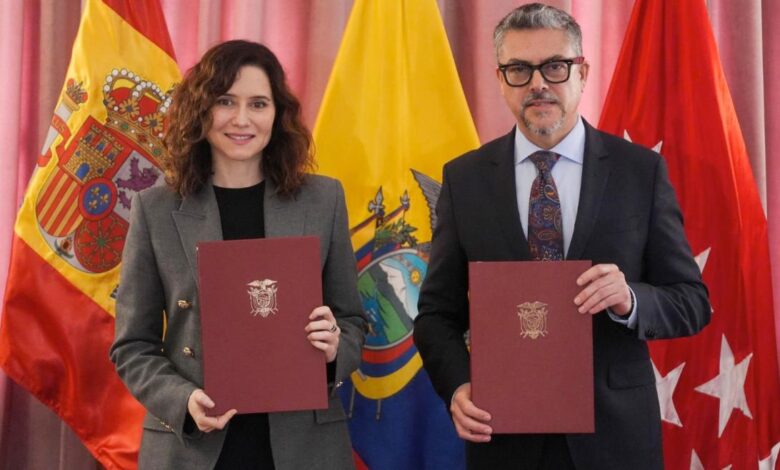 diaz-ayuso-firma-en-quito-la-acreditacion-profesional-de-ecuatorianos-en-madrid-para-“atraer-grandes-profesionales-a-su-otra-casa”
