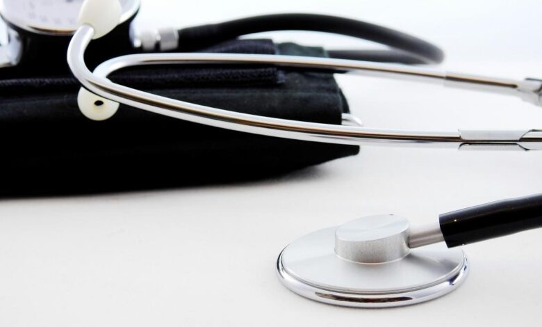 profesionales-del-hospital-publico-infanta-sofia-imparten-charlas-y-talleres-a-la-poblacion-en-la-semana-de-la-salud