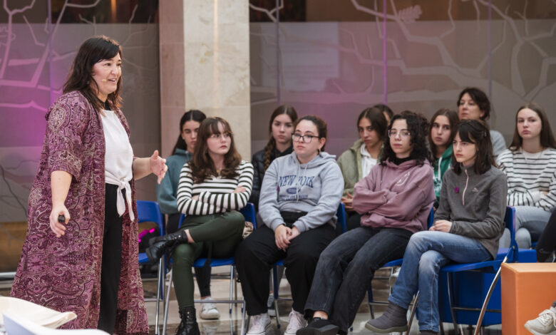 entrevista-elisa-garcia-mingo:-“la-presencia-de-hombres-referentes-en-la-lucha-contra-la-violencia-de-genero-es-importante-para-hacer-frente-a-la-manosfera”