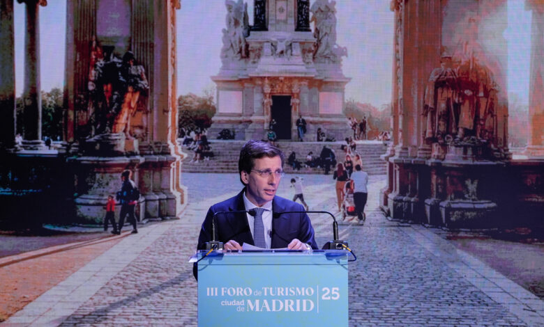 almeida-presenta-la-estrategia-de-descentralizacion-y-movilidad-turistica-de-la-capital-en-el-iii-foro-de-turismo-ciudad-de-madrid