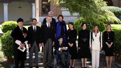 urtasun-asiste-junto-a-los-reyes-a-la-entrega-del-premio-cervantes-2024-a-alvaro-pombo