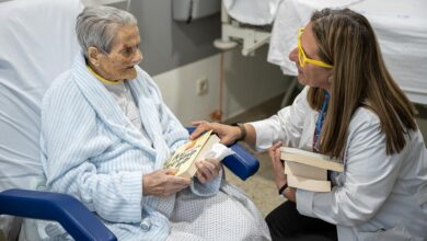 el-hospital-publico-gregorio-maranon-celebra-el-dia-del-libro-con-sus-pacientes-entre-poemas-y-musica