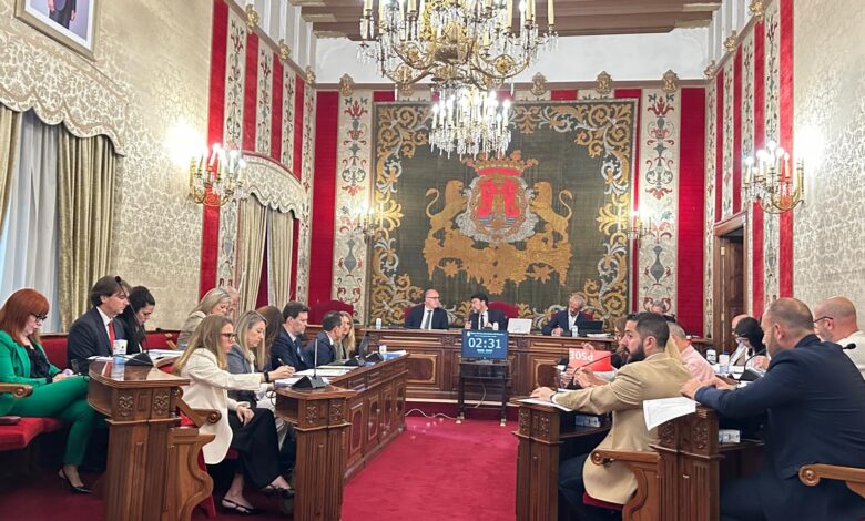 alicante-condecorara-a-dos-policias-locales-por-auxiliar-a-dos-personas-en-un-incendio
