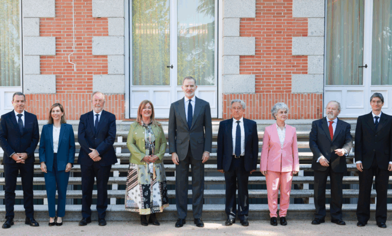 felipe-vi-recibe-a-una-representacion-del-parque-movil-del-estado-para-conmemorar-el-90-aniversario-del-organismo