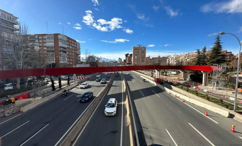 el-desmantelamiento-de-la-antigua-pasarela-peatonal-sobre-la-a-2-supondra-cortes-y-desvios-durante-el-fin-de-semana