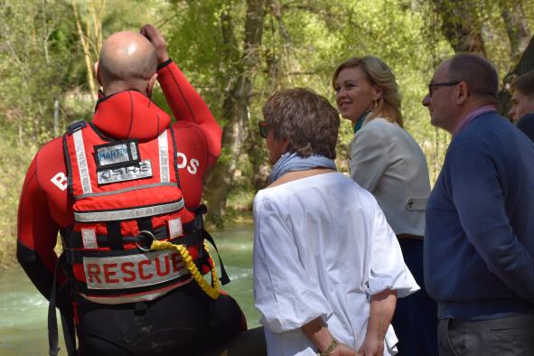 bomberos-de-la-region-y-efectivos-de-la-ume-se-forman-en-cuenca-sobre-tecnicas-de-rescate-acuatico