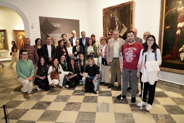 el-gobierno-regional,-la-once-y-el-ies-‘alfonso-x’-colaboran-en-la-mejora-de-la-accesibilidad-de-la-exposicion-‘tesoros.-museo-de-santa-cruz’