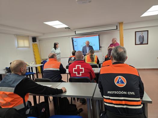 un-total-de-once-integrantes-de-agrupaciones-de-voluntarios-de-proteccion-civil-y-cruz-roja-se-forman-en-inmovilizacion-y-traslado-de-pacientes