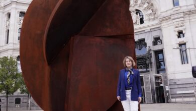 madrid-da-la-bienvenida-a-hermes,-una-nueva-escultura-monumental-de-rafael-canogar