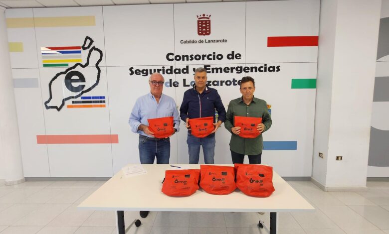el-gobierno-de-canarias-cede-nuevos-dispositivos-de-rescate-para-evitar-ahogamientos-en-lanzarote