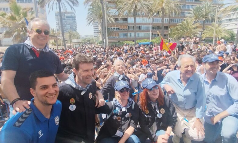 alicante-vive-su-santa-faz-0,0-mas-multitudinaria-en-la-playa-con-11.000-jovenes
