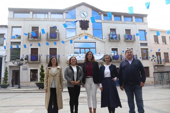 el-gobierno-de-castilla-la-mancha-saca-a-la-calle-la-celebracion-del-dia-de-europa-en-campo-de-criptana-(ciudad-real)