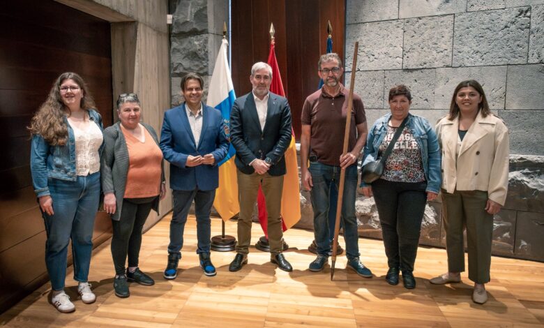 fernando-clavijo-recibe-a-la-asociacion-guanches-de-guimar,-medalla-de-oro-de-canarias-2025