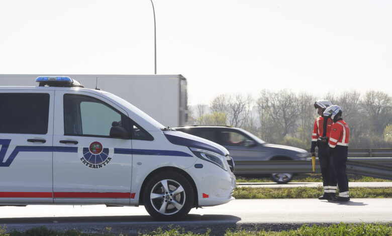 la-euskal-polizia-reforzara-la-vigilancia-de-las-distracciones-durante-la-conduccion