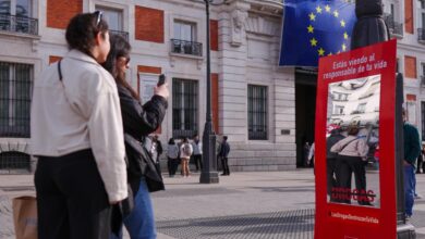 la-comunidad-de-madrid-reparte-1.700-carteles-espejo-para-concienciar-a-la-juventud-sobre-el-efecto-nocivo-de-las-drogas