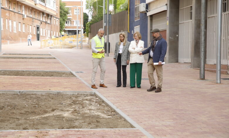 las-obras-de-consolidacion-de-la-peatonalizacion-de-la-calle-de-los-misterios,-en-ciudad-lineal,-concluiran-a-principios-de-verano