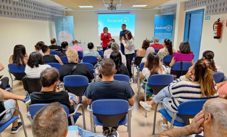 la-consejeria-de-presidencia-forma-a-25-asociaciones-gomeras-para-facilitar-sus-tramites-con-la-administracion
