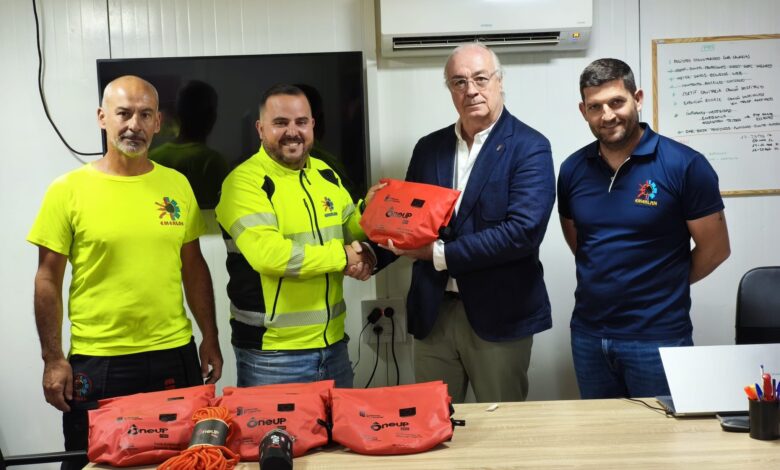 el-gobierno-de-canarias-cede-10-dispositivos-de-autoinflado-a-la-ong-emerlan-para-evitar-ahogamientos