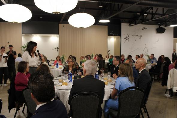blanca-fernandez-reconoce-la-dimension-social-y-solidaria-que-comparten-la-hermandad-de-la-virgen-del-prado-de-ciudad-real-y-la-aecc