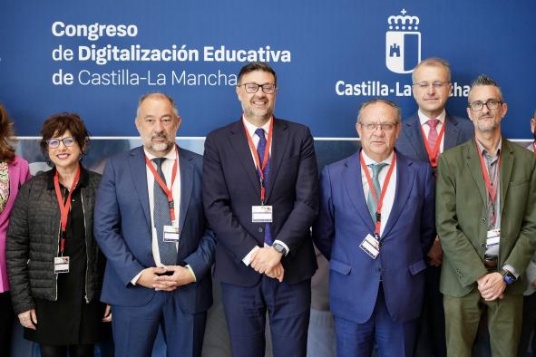 el-gobierno-regional-destina-mas-de-1,3-millones-de-euros-a-la-adquisicion-de-recursos-digitales-para-desarrollar-proyectos-de-innovacion-educativa