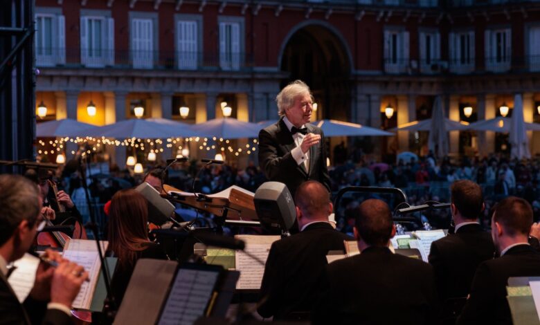 cientos-de-personas-disfrutan-del-concierto-de-la-banda-sinfonica-municipal-dedicado-a-madrid