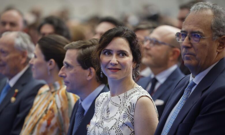 diaz-ayuso,-en-el-acto-de-entrega-de-las-distinciones-honorificas-de-la-ciudad-de-madrid-con-motivo-de-la-festividad-de-san-isidro