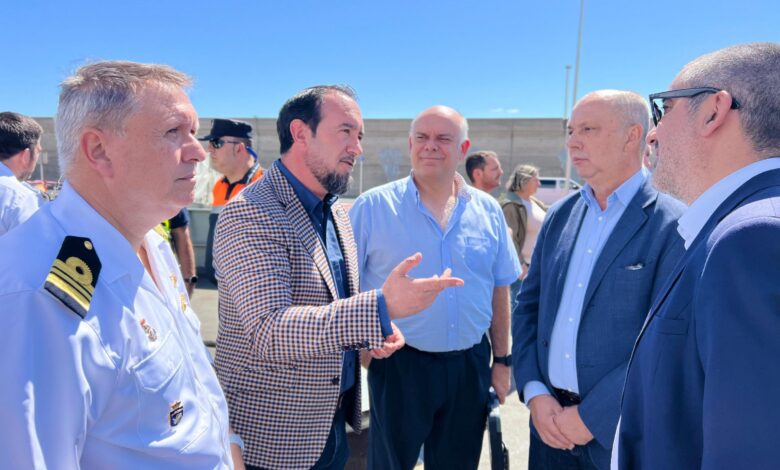 marcos-lorenzo-participa-en-el-simulacro-de-desactivacion-de-un-explosivo-en-el-puerto-de-santa-cruz-de-la-palma