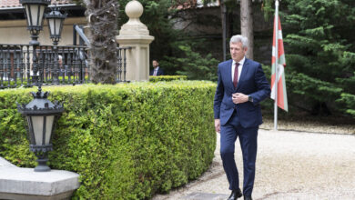 el-lehendakari-imanol-pradales-recibe-a-alfonso-rueda-en-ajuria-enea