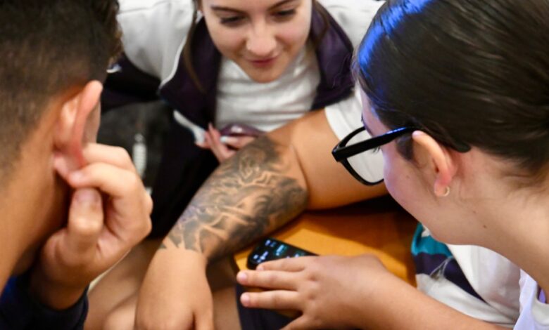 doscientos-jovenes-de-secundaria-se-‘actualizan’-en-la-miniferia-de-tenerife-para-una-vida-digital-segura
